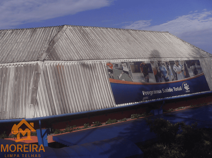 Telhado antes da limpeza