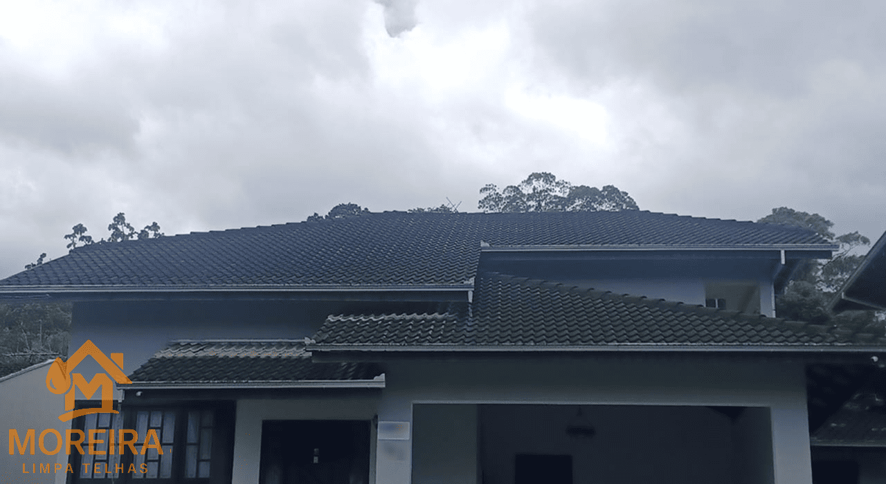 Telhado antes da limpeza